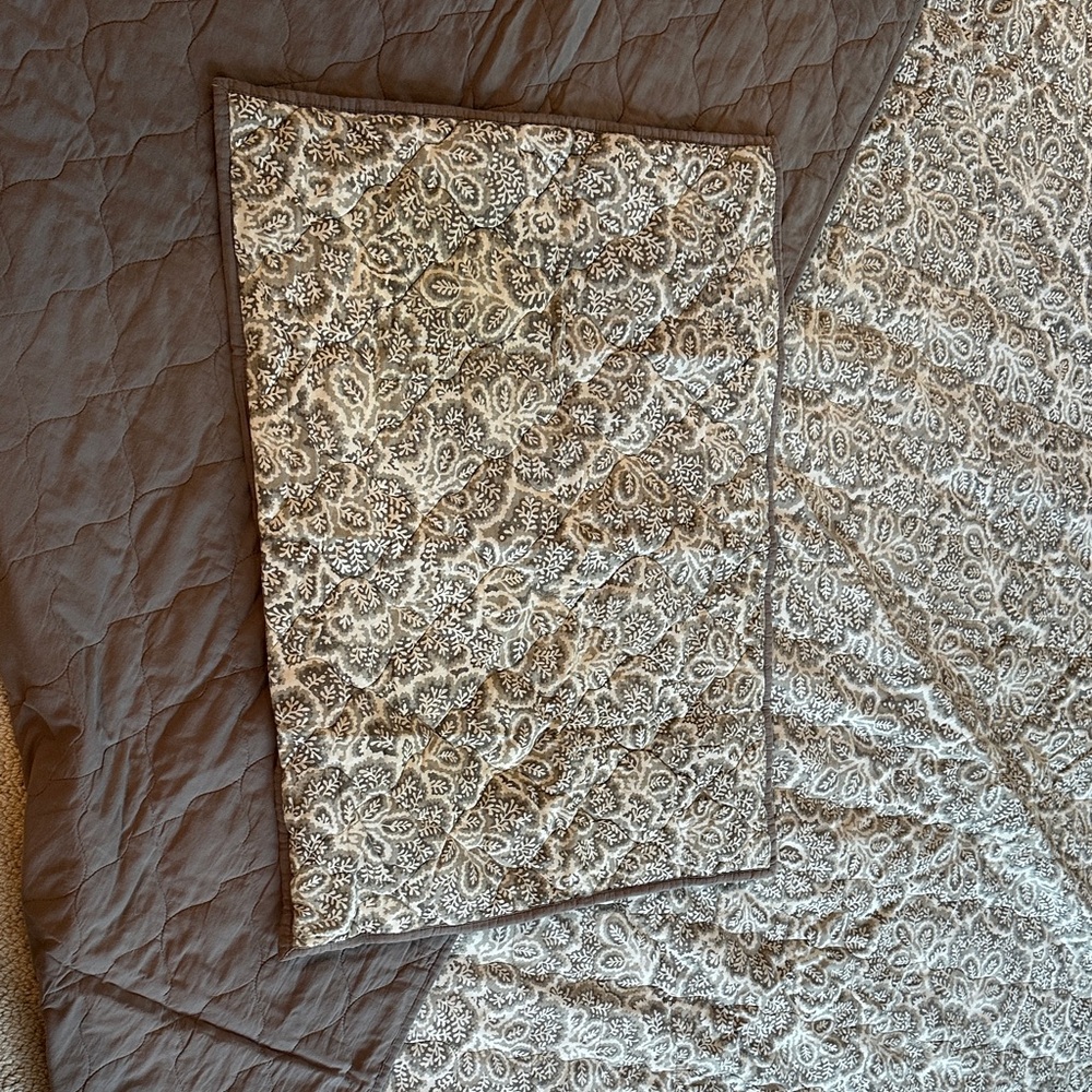 Pottery Barn Gray Floral Quilt - Picture 4 of 4